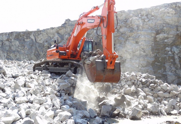 Гусеничный экскаватор DOOSAN DX700LC