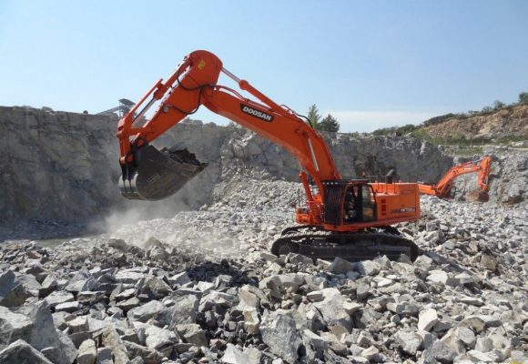 Гусеничный экскаватор DOOSAN DX700LC